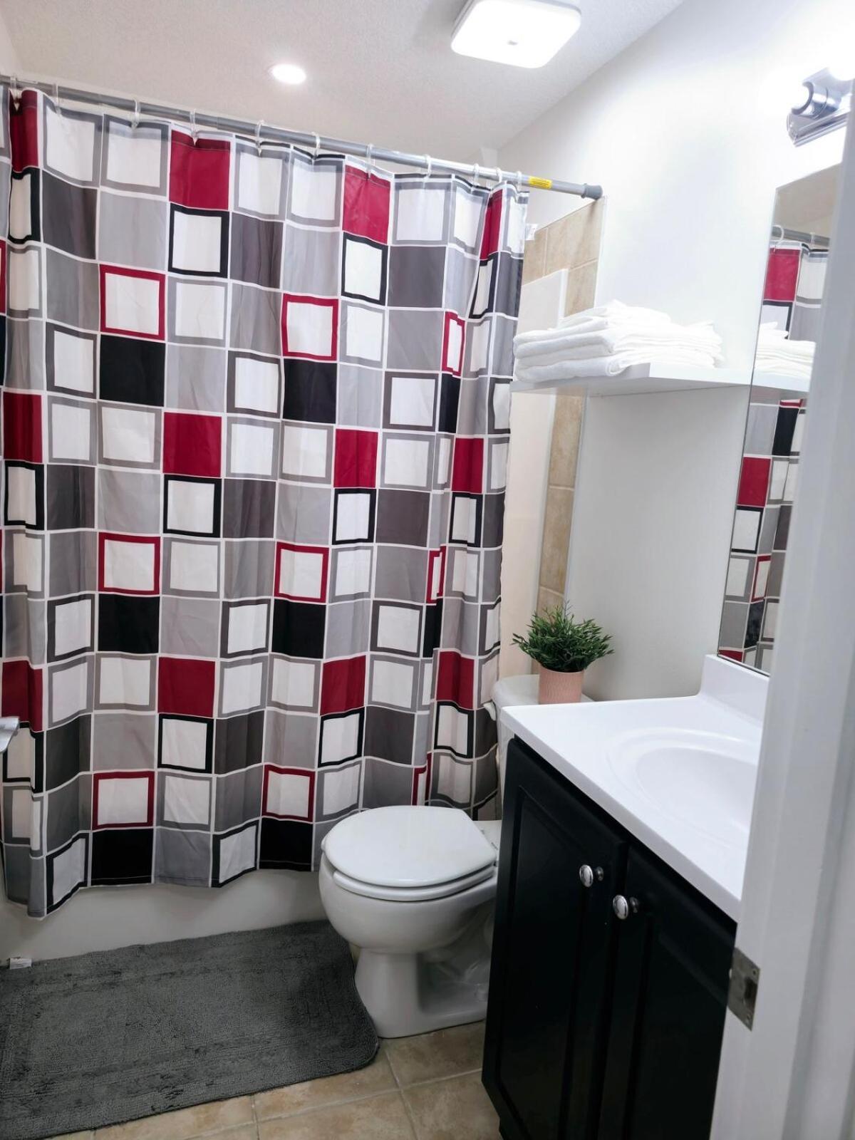 Cozy & Spacious 1-bedroom Sw Near Sprucemeadows Calgary