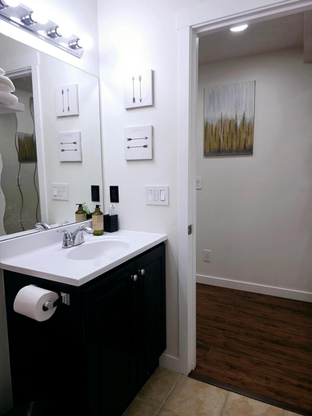 Apartment Cozy & Spacious 1-bedroom Sw Near Sprucemeadows *